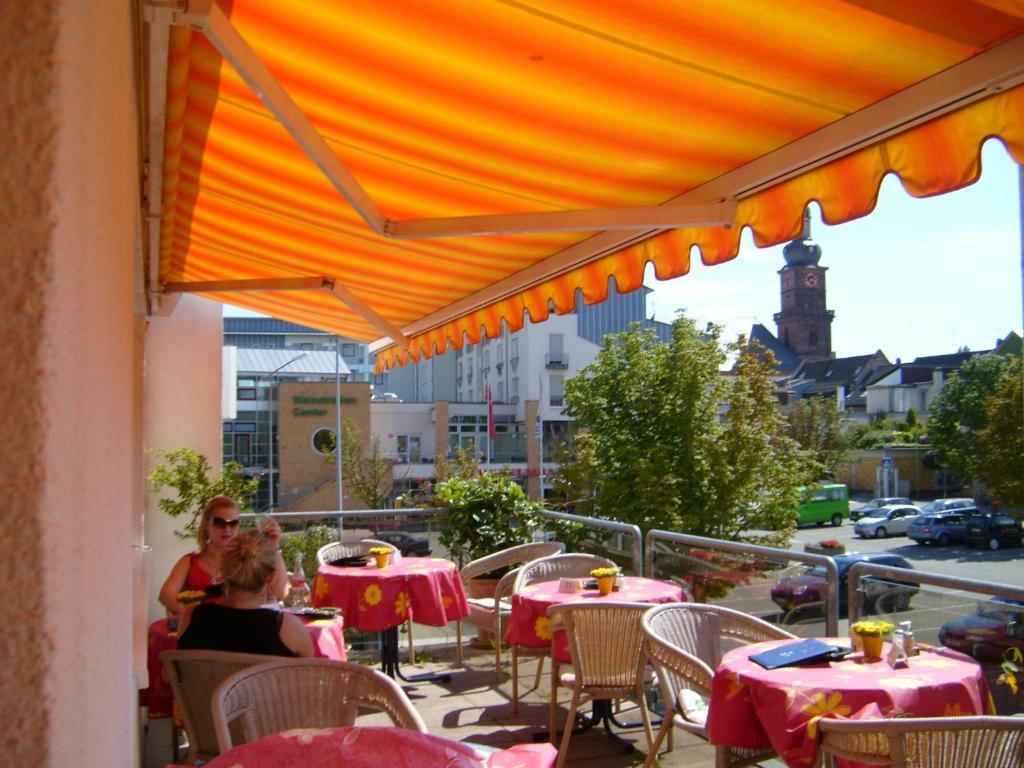 Stadtcafe Pension Grünstadt المظهر الخارجي الصورة
