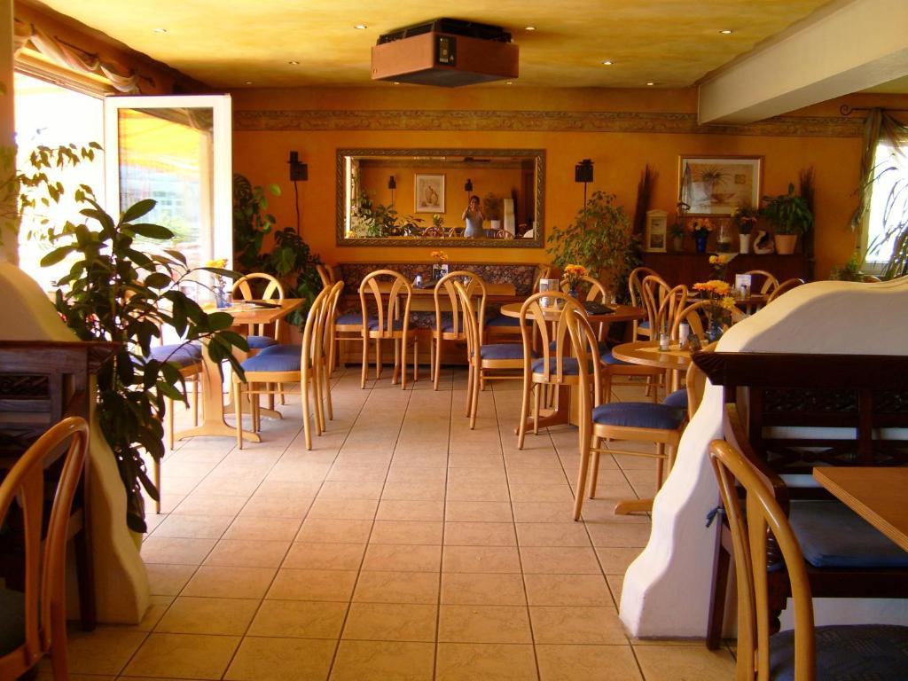 Stadtcafe Pension Grünstadt المظهر الخارجي الصورة