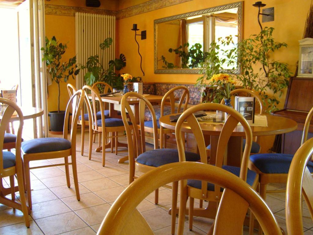 Stadtcafe Pension Grünstadt المظهر الخارجي الصورة