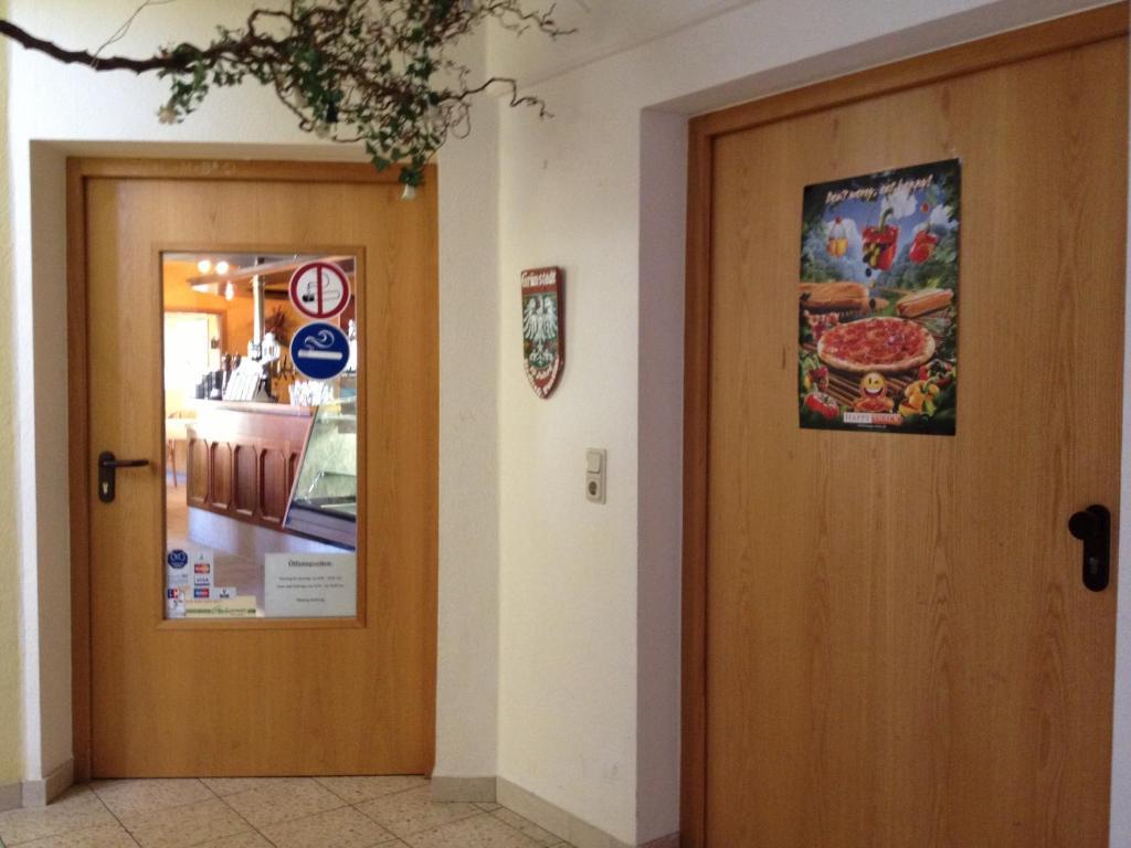 Stadtcafe Pension Grünstadt المظهر الخارجي الصورة